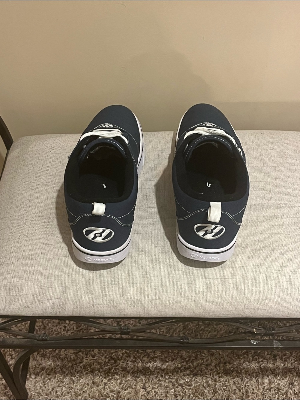 Heelys Men's Navy and White Low-Top Skate Sneakers, size 8 - Picture 5 of 6